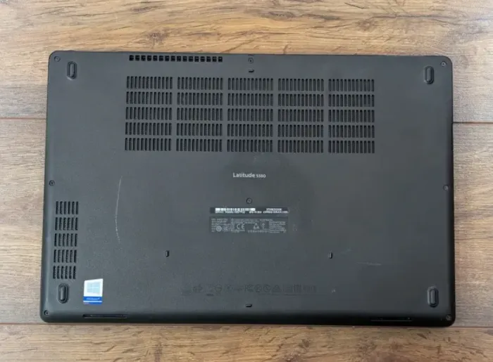 Ноутбук Dell Latitude 5580 / 15.6" (1920x1080) TN / Intel Core i5-6300U (2 (4) ядра по 2.4 - 3.0 GHz) / 8 GB DDR4 / 256 GB SSD / Intel HD Graphics 520 / WebCam б/в - зображення 7