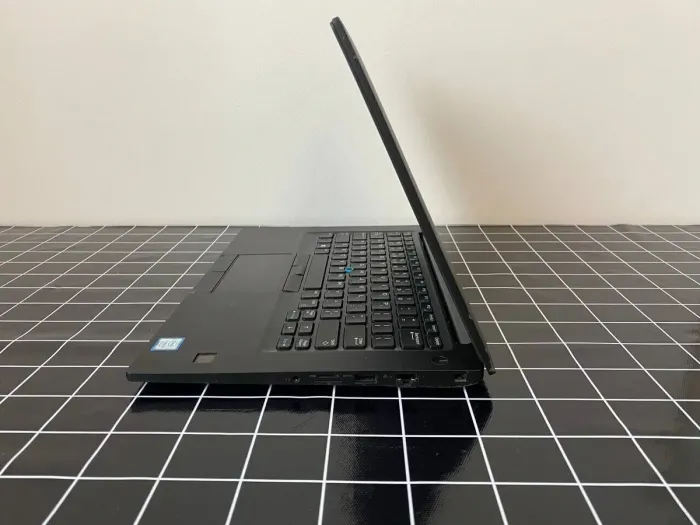 Ультрабук Dell Latitude 7480 / 14" (1920x1080) TN / Intel Core i5-7200U (2 (4) ядра по 2.5 - 3.1 GHz) / 8 GB DDR4 / 250 GB SSD / Intel HD Graphics 620 / WebCam б/в - зображення 6