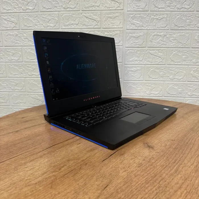 Ігровий ноутбук Б-клас Dell Alienware 15 R3 / 15.6" (1920x1080) IPS / Intel Core i7-7700HQ (4 (8) ядра по 2.8 - 3.8 GHz) / 16 GB DDR4 / 128 GB SSD NVMe + 1000 GB HDD / nVidia GeForce GTX 1070, 8 GB GDDR5, 256-bit / WebCam б/в - зображення 4