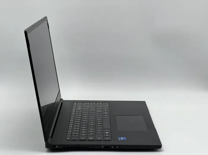 Ігровий ноутбук MainGear Vector Pro MG-VCP17I-3080 / 17.3" (1920x1080) IPS / Intel Core i7-11800H (8 (16) ядер по 2.3 - 4.6 GHz) / 32 GB DDR4 / 960 GB SSD / nVidia GeForce RTX 3080, 16 GB GDDR6, 256-bit / WebCam б/в - зображення 3