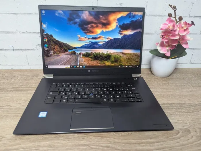 Ноутбук Toshiba Dynabook Tecra X50-F-15P / 15.6" (1920x1080) TN / Intel Core i5-8265U (4 (8) ядра по 1.6 - 3.9 GHz) / 16 GB DDR4 / 256 GB SSD / Intel UHD Graphics / WebCam б/в - зображення 2