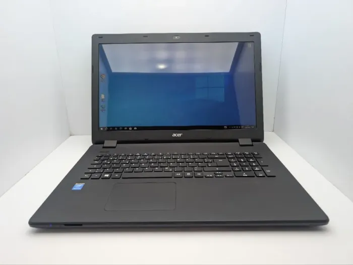Ноутбук Acer Aspire ES1-711 / 17.3" (1600x900) TN / Intel Pentium N3540 (4 ядра по 2.16 - 2.66 GHz) / 8 GB DDR3 / 120 GB SSD / Intel HD Graphics / WebCam / DVD-ROM б/в - зображення 2