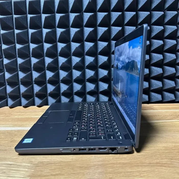 Ноутбук Dell Latitude 5401 / 14" (1920x1080) IPS / Intel Core i7-9750H (6 (12) ядер по 2.6 - 4.5 GHz) / 16 GB DDR4 / 256 GB SSD / Intel UHD Graphics 630 / WebCam б/в - зображення 4