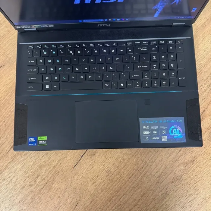 Ігровий ноутбук MSI Stealth 18 AI Studio A1VHG / 18" (3840x2400) IPS / Intel Core Ultra 9 185H (16 (22) ядер по 1.8 - 5.1 GHz) / 32 GB DDR5 / 1000 GB SSD / nVidia GeForce RTX 4080, 12 GB GDDR6, 192-bit / WebCam б/в - зображення 7