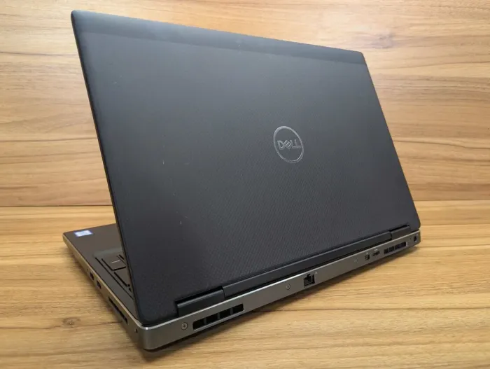 Мобільна робоча станція Dell Precision 7530 / 15.6" (1920x1080) IPS / Intel Core i7-8850H (6 (12) ядер по 2.6 - 4.3 GHz) / 32 GB DDR4 / 512 GB SSD / nVidia Quadro P1000, 4 GB GDDR5, 128-bit / WebCam / Windows 10 б/в - зображення 7