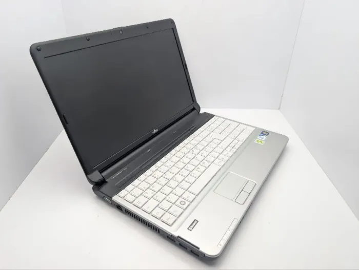 Ноутбук Fujitsu Lifebook A530 / 15" (1366x768) TN / Intel Core i3-370M (2 (4) ядра по 2.4 GHz) / 6 GB DDR3 / 120 GB SSD / Intel HD Graphics / WebCam / DVD-ROM б/в - зображення 6