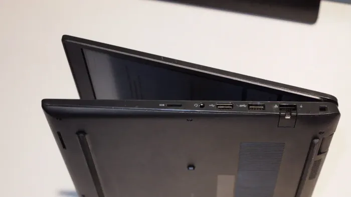 Ультрабук Б-клас Dell Latitude 3420 / 14" (1920х1080) IPS / Intel Core i5-1145G7 (4 (8) ядра по 2.6 - 4.4 GHz) / 16 GB DDR4 / 512 GB SSD / Intel Iris Xe Graphics / WebCam б/в - зображення 4