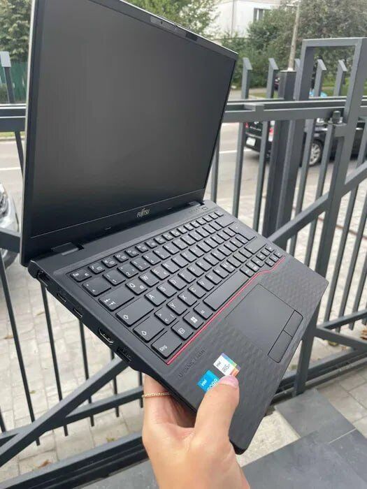 Ультрабук Fujitsu LifeBook E5412 / 14" (1920x1080) IPS / Intel Core i5-1235U (10 (12) ядер по 3,3 - 4,4 ГГц) / 16 ГБ DDR4 / 256 ГБ SSD M.2 / Intel Iris Xe Graphics / WebCam / Win 11 Pro + гравірування б/в - изображение 3