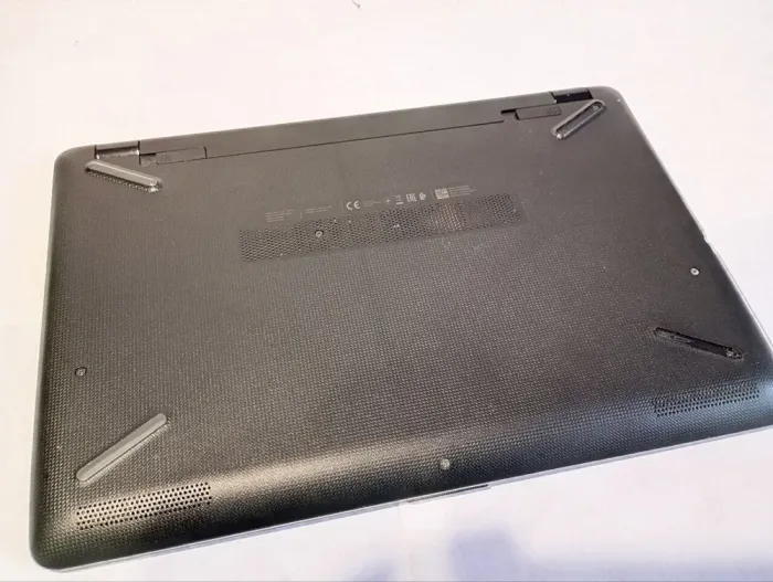 Ноутбук Б-клас HP 15-ra047ur / 15.6" (1366x768) TN / Intel Celeron N3060 (2 ядра по 1.6 - 2.48 GHz) / 8 GB DDR3 / 256 GB SSD / Intel HD Graphics / WebCam / АКБ не держит б/в - зображення 7
