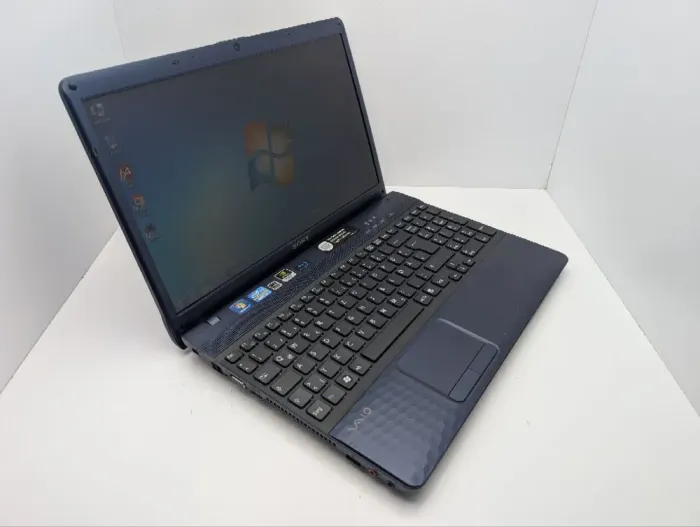 Ноутбук Sony VPC EH2M1E / 15.6" (1366x768) TN / Intel Core i3-2330M (2 (4) ядра по 2.2 GHz) / 6 GB DDR3 / 640 GB HDD / nVidia GeForce 410M, 1 GB GDDR3, 64-bit / WebCam / DVD-ROM б/в - зображення 6