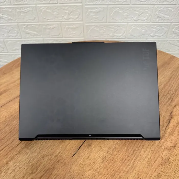 Ігровий ноутбук Б-клас Asus TUF Gaming Advantage A16 FA617NS / 16" (1920x1200) IPS / AMD Ryzen 7 7735HS (8 (16) ядер по 3.2 - 4.75 GHz) / 16 GB DDR5 / 512 GB SSD / AMD Radeon RX 7600S, 8 GB GDDR6, 128-bit / WebCam б/в - зображення 3