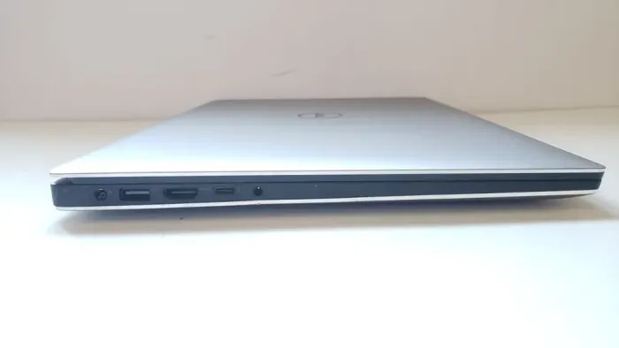 Мобільна робоча станція Dell Precision 5520 / 15.6" (3840x2160) IPS Touch / Intel Xeon E3-1505M v5 (4 (8) ядра по 2.8 - 3.7 GHz) / 32 GB DDR4 / 512 GB SSD / nVidia Quadro M1200, 4 GB GDDR5, 128-bit / WebCam б/в - зображення 4