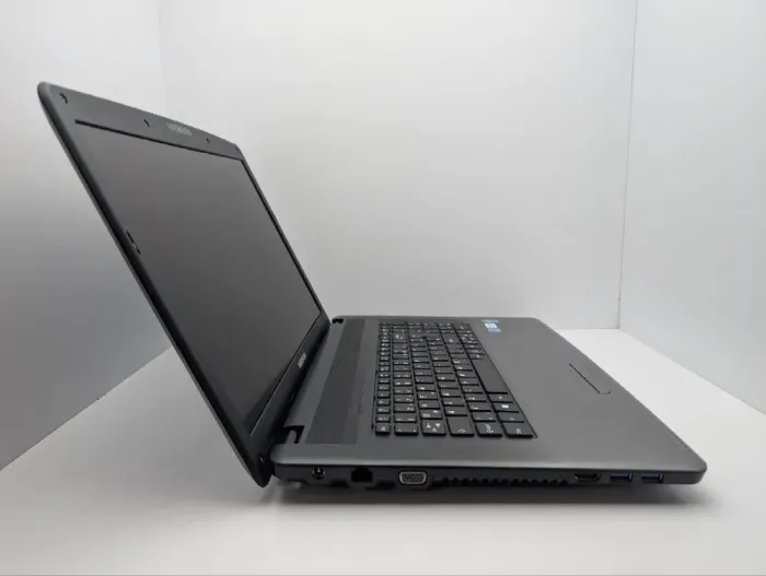 Ноутбук Medion Akoya E7222 / 17.3" (1920x1080) TN / Intel Pentium 2020M (2 ядра по 2.4 GHz) / 8 GB DDR3 / 500 GB HDD / Intel HD Graphics / WebCam / DVD-ROM / АКБ не тримає заряд б/в - зображення 4