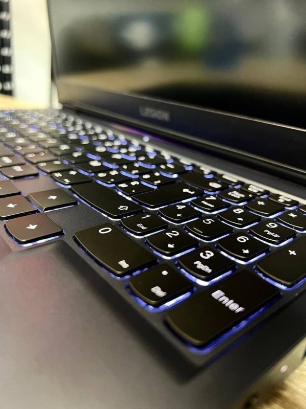 Ігровий ноутбук Lenovo Legion 5 15ACH6H / 15.6" (1920x1080) IPS / AMD Ryzen 5 5600H (6 (12) ядер по 3.3 - 4.2 GHz) / 16 GB DDR4 / 512 GB SSD / nVidia GeForce RTX 3060, 6 GB GDDR6, 192-bit / WebCam б/в - зображення 2