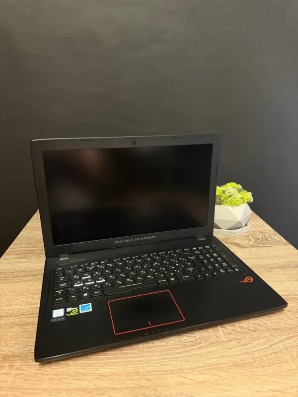 Ігровий ноутбук Asus ROG Strix GL553V / 15.6" (1920x1080) IPS / Intel Core i7-7700HQ (4 (8) ядра по 2.8 - 3.8 GHz) / 16 GB DDR4 / 128 GB SSD + 1000 GB HDD / nVidia GeForce GTX 1050 Ti, 4 GB GDDR5, 128-bit / WebCam б/в - зображення 2