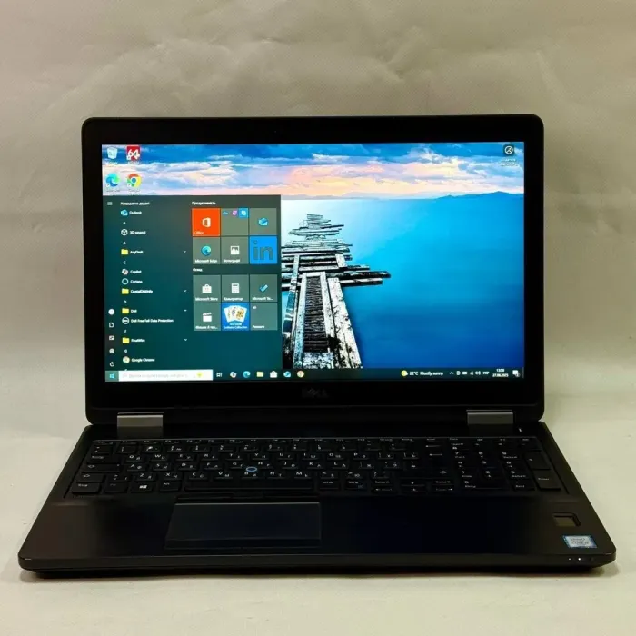Ноутбук Б-клас Dell Latitude E5570 / 15.6" (1920x1080) IPS / Intel Core i5-6300U (2 (4) ядра по 2.4 GHz) / 16 GB DDR4 / 128 GB SSD / Intel HD Graphics 520 / WebCam / Windows 10 Pro б/в - зображення 2