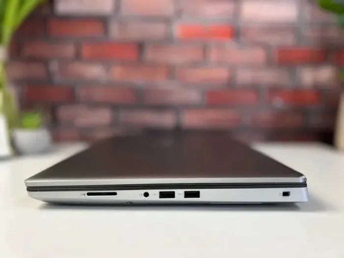 Мобільна робоча станція Dell Precision 7550 / 15.6" (1920x1080) IPS / Intel Core i7-10850H (6 (12) ядер по 2.7 - 5.1 GHz) / 32 GB DDR4 / 512 GB SSD M.2 / nVidia Quadro RTX 5000, 16 GB GDDR6, 256-bit / WebCam / Win 10 Pro б/в - зображення 4