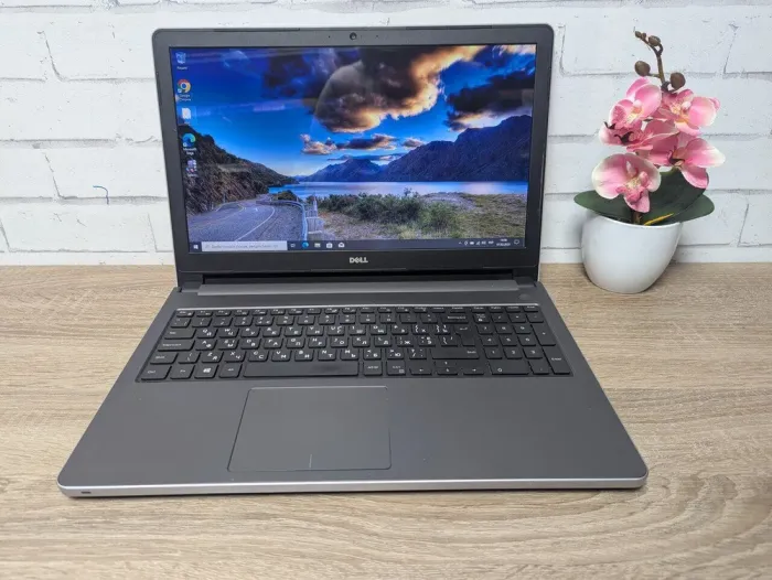 Ноутбук Б-клас Dell Inspiron 5558 / 15.6" (1366x768) TN / Intel Core i5-5200U (2 (4) ядра по 2.2 - 2.7 GHz) / 8 GB DDR3 / 128 GB SSD / Intel HD Graphics 5500 / WebCam б/в - зображення 2