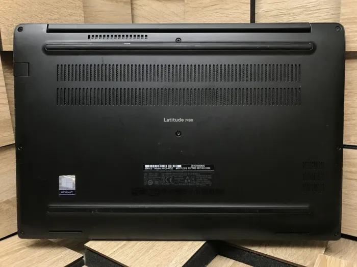 Ноутбук Б-клас Dell Latitude 7490 / 14" (1920x1080) IPS / Intel Core i5-8350U (4 (8) ядра по 1.7-3.6 GHz) / 8 GB DDR4 / 256 GB SSD M.2 / UHD Graphics 620 / WebCam / USB 3.1 / HDMI б/в - зображення 9