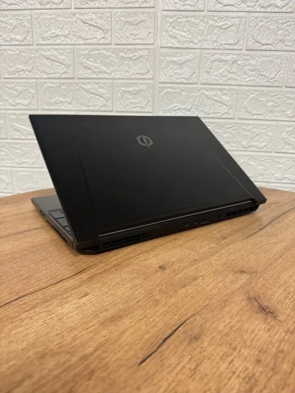 Ігровий ноутбук Cyber Power Tracer III Extreme 15R / 15.6" (1920x1080) IPS / Intel Core i7-9750H (6 (12) ядер по 2.6 - 4.5 GHz) / 16 GB DDR4 / 1000 GB SSD / nVidia GeForce RTX 2060, 6 GB GDDR6, 192-bit / WebCam б/в - зображення 6