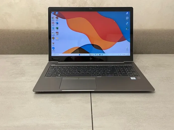 Мобільна робоча станція HP ZBook 15u G5 / 15.6" (1920x1080) IPS Touch / Intel Core i5-8350U (4 (8) ядра по 1.7 - 3.6 GHz) / 16 GB DDR4 / 256 GB SSD M.2 / AMD Radeon Pro WX 3100, 2 GB GDDR5, 128-bit / WebCam б/в - зображення 2