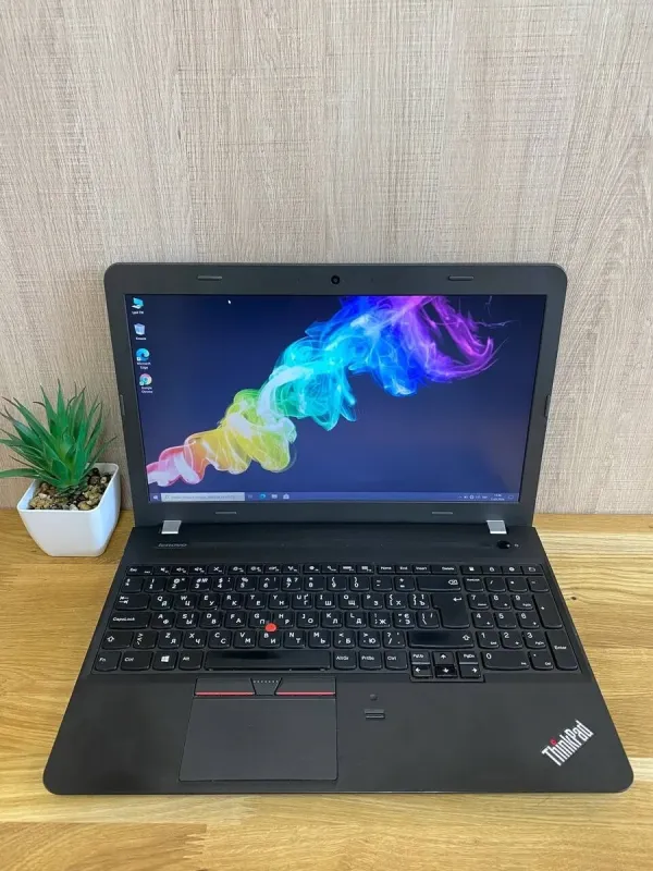 Ноутбук Б-клас Lenovo ThinkPad E550 / 15.6" (1920x1080) TN / Intel Core i5-5200U (2 (4) ядра по 2.2 - 2.7 GHz) / 8 GB DDR3 / 128 GB SSD / Intel HD Graphics 5500 / WebCam / HDMI б/в - зображення 2