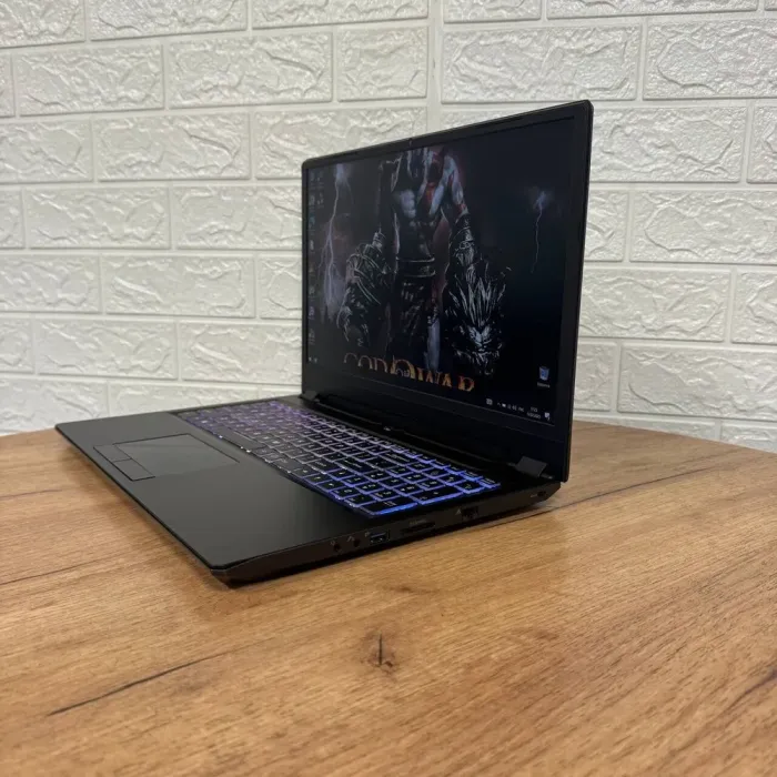 Ігровий ноутбук Clevo Lambda P960RF / 15.6" (1920x1080) IPS / Intel Core i7-9750H (6 (12) ядер по 2.6 - 4.5 GHz) / 16 GB DDR4 / 1000 GB SSD / nVidia GeForce RTX 2070 Max-Q, 8 GB GDDR6, 256-bit / WebCam б/в - зображення 5