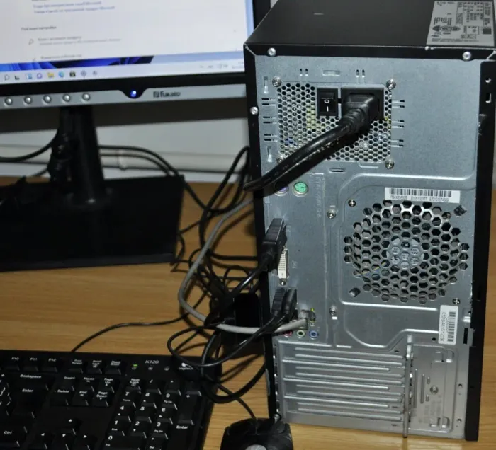 Комплект ПК: Fujitsu Esprimo P556 E85+ Tower / Intel Core i3-6100 (2 (4) ядра по 3.7 GHz) / 8 GB DDR4 / 120 GB SSD NEW / Intel HD Graphics 530 + Монітор Б-клас 22" (1680x1050) TN / VGA, DVI / Різні бренди б/в - зображення 8