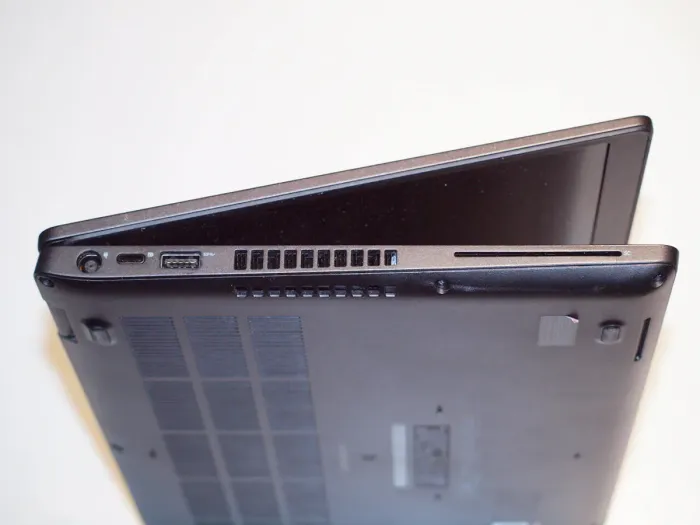 Ультрабук Dell Latitude 5400 / 14" (1366x768) TN / Intel Core i5-8365U (4 (8) ядра по 1.6 - 4.1 GHz) / 16 GB DDR4 / 256 GB SSD / Intel UHD Graphics 620 / WebCam б/в - зображення 5