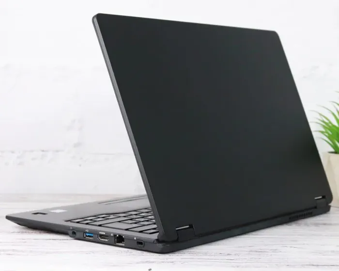 Ультрабук Fujitsu LifeBook U749 / 14" (1920x1080) IPS / Intel Core i5-8265U (4 (8) ядра по 1.6 - 3.9 GHz) / 16 GB DDR4 / 256 GB SSD M.2 / Intel UHD Graphics 620 / WebCam б/в - зображення 5