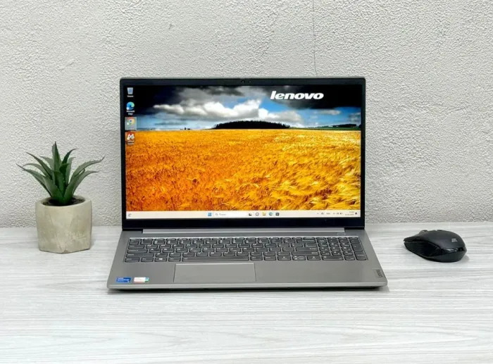 Ультрабук Lenovo ThinkBook 15 G2 ITL / 15.6" (1920x1080) IPS / Intel Core i5-1135G7 (4 (8) ядра по 2.4 - 4.2 GHz) / 8 GB DDR4 / 512 GB SSD M.2 / Intel Iris Xe Graphics / WebCam / Win 11 Pro б/в - зображення 2