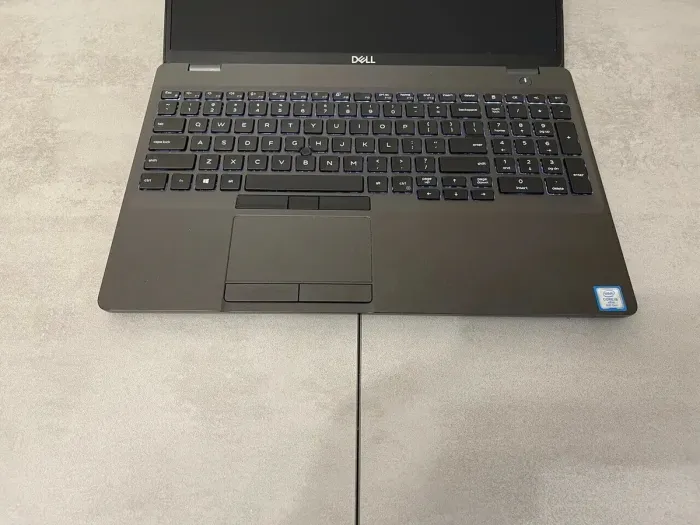 Ультрабук Б-клас Dell Latitude 5500 / 15.6" IPS / Core i5-8265U (4(8) ядра по 1.6-3.9GHz) / 16GB DDR4 / 256GB SSD M.2 / UHD Graphics 620 / WebCam / USB 3.1 / HDMI б/в - зображення 6