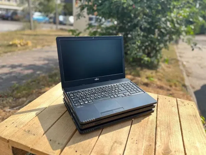 Ноутбук Fujitsu LifeBook A555 / 15.6" (1366x768) TN / Intel Core i5-5200U (2 (4) ядра по 2.2 - 2.7 GHz) / 8 GB DDR3 / 256 GB SSD / Intel HD Graphics 5500 / WebCam / Windows 10 б/в - зображення 6