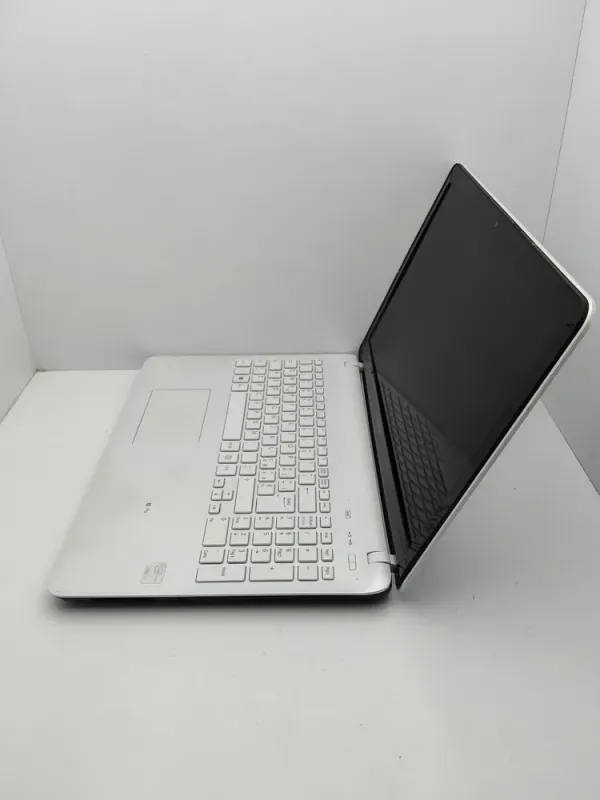 Ноутбук Б-клас Sony Vaio SVF156 / 15.6" (1366x768) TN / Intel Core i3-3217U (2 (4) ядра по 1.8 GHz) / 6 GB DDR3 / 500 GB HDD / nVidia GeForce GT 740M, 1 GB GDDR3, 128-bit / WebCam / АКБ не тримає б/в - зображення 7