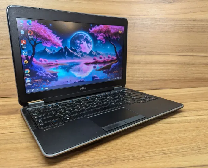 Нетбук Б-клас Dell Latitude E7240 / 12.5" (1366x768) TN / Intel Core i5-4300U (2 (4) ядра по 1.9 - 2.9 GHz) / 4 GB DDR3 / 128 GB SSD / Intel HD Graphics 4400 / WebCam / Windows 10 б/в - зображення 5