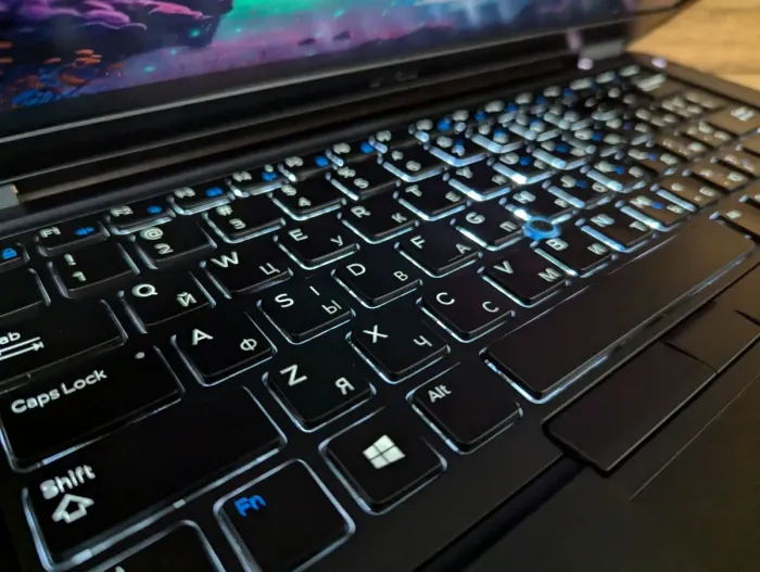 Ультрабук Dell Latitude E7450 / 14" (1920x1080) TN / Intel Core i5-5300U (2 (4) ядра по 2.3 - 2.9 GHz) / 8 GB DDR3 / 240 GB SSD / Intel HD Graphics 5500 / WebCam / Windows 10 б/в - зображення 6