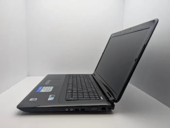 Ноутбук Asus K70ID / 17.3" (1600x900) TN / Intel Pentium T4200 (2 ядра по 2.0 GHz) / 6 GB DDR3 / 320 GB HDD / NVIDIA GeForce GT 120M, 1 GB GDDR2, 64-bit / WebCam б/в - зображення 6