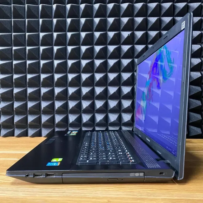 Ноутбук Lenovo G710 / 17.3" (1600x900) TN / Intel Core i7-4702MQ (4 (8) ядра по 2.2 - 3.2 GHz) / 16 GB DDR3 / 128 GB SSD / Intel HD Graphics 4600 / WebCam / DVD-ROM б/в - зображення 4