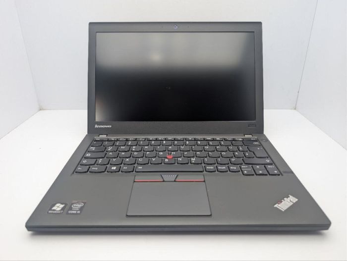 Нетбук Lenovo ThinkPad X250 / 12.5" (1366x768) TN / Intel Core i5-5200U (2 (4) ядра по 2.2 - 2.7 GHz) / 8 GB DDR3 / 180 GB SSD / Intel HD Graphics 5500 / WebCam б/в - изображение 3