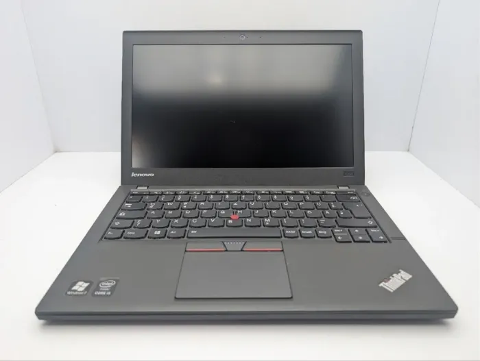 Нетбук Lenovo ThinkPad X250 / 12.5" (1366x768) TN / Intel Core i5-5200U (2 (4) ядра по 2.2 - 2.7 GHz) / 8 GB DDR3 / 180 GB SSD / Intel HD Graphics 5500 / WebCam б/в - зображення 3