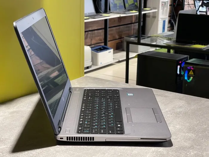 Ноутбук HP Probook 640 G2 / 14" (1366x768) TN / Intel Core i3-6006U (2 (4) ядра по 2.0 GHz) / 16 GB DDR4 / 240 GB SSD / Intel HD Graphics 520 / WebCam / 3G б/в - зображення 3