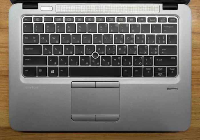 Нетбук HP EliteBook 820 G3 / 12.5" (1366x768) TN / Intel Core i7-6700U (4 (8) ядра по 3.4 - 4.0 GHz) / 8 GB DDR3 / 240 GB SSD / Intel HD Graphics 530 / WebCam / Fingerprint / Windows 10 б/в - зображення 3