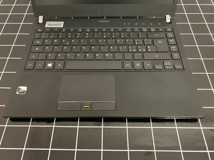 Ноутбук Б-клас Acer TravelMate P645-S / 14" (1366x768) TN / Intel Core i5-5300U (2 (4) ядра по 2.3 - 2.9 GHz) / 4 GB DDR3 / 256 GB SSD / Intel HD Graphics 5500 / WebCam / HDMI б/в - зображення 4