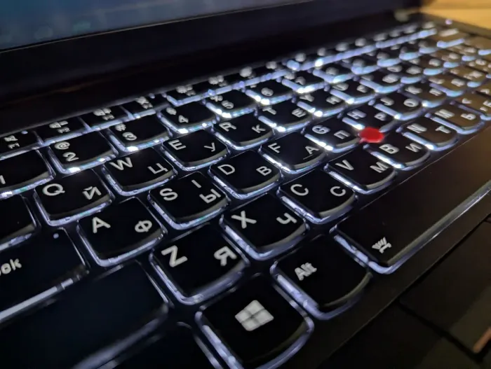 Ноутбук Lenovo ThinkPad T480 / 14" (1366x768) TN / Intel Core i5-8250U (4 (8) ядра по 1.6 - 3.4 GHz) / 16 GB DDR4 / 480 GB SSD / Intel UHD Graphics 620 / WebCam / TouchID / Windows 10 б/в - зображення 6