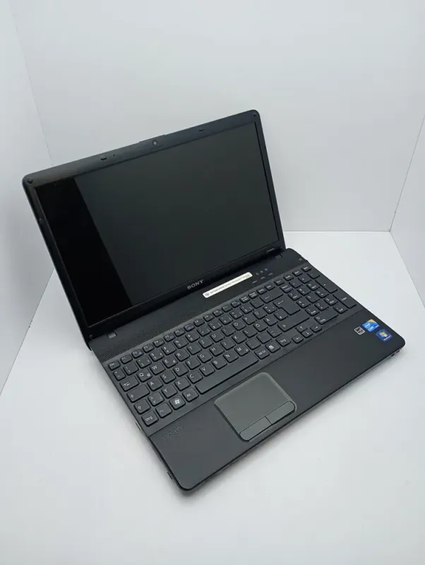 Ноутбук Sony VPC156 / 15.6" (1366x768) TN / Intel Core i3-380M (2 (4) ядра по 2.53 GHz) / 6 GB DDR3 / 320 GB HDD / Intel HD Graphics / WebCam б/в - зображення 3
