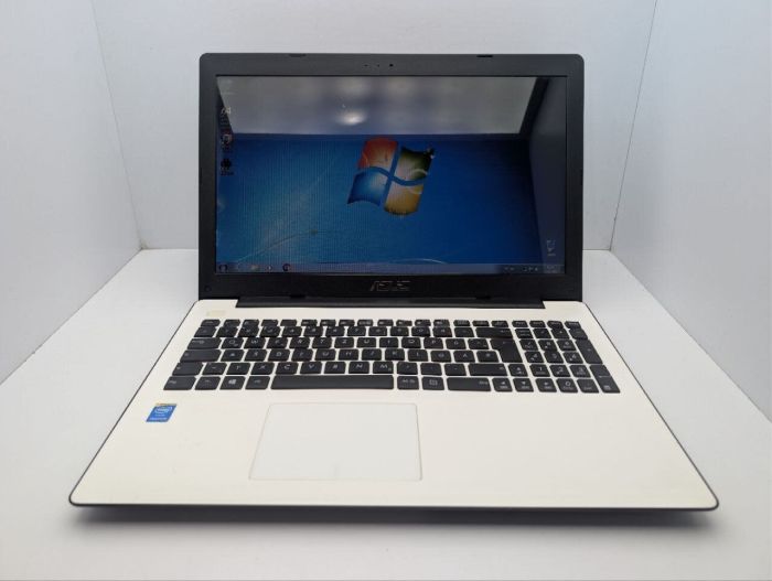 Ноутбук Asus X553M / 15.6" (1366x768) TN / Intel Celeron N2830 (2 ядра по 2.16 - 2.41 GHz) / 8 GB DDR3 / 500 GB HDD / Intel HD Graphics / WebCam / DVD-ROM б/в - изображение 2