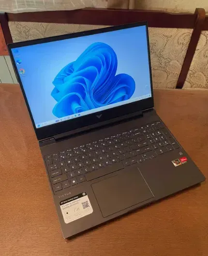 Ігровий ноутбук HP Victus 15-fb0015nr / 15.6" (1920x1080) IPS / AMD Ryzen 5 5600H (6 (12) ядер 3.3 - 4.2 GHz) / 8 GB DDR4 / 512 GB SSD / AMD Radeon RX 6500M, 4 GB GDDR6, 64-bit / WebCam б/у - зображення 2