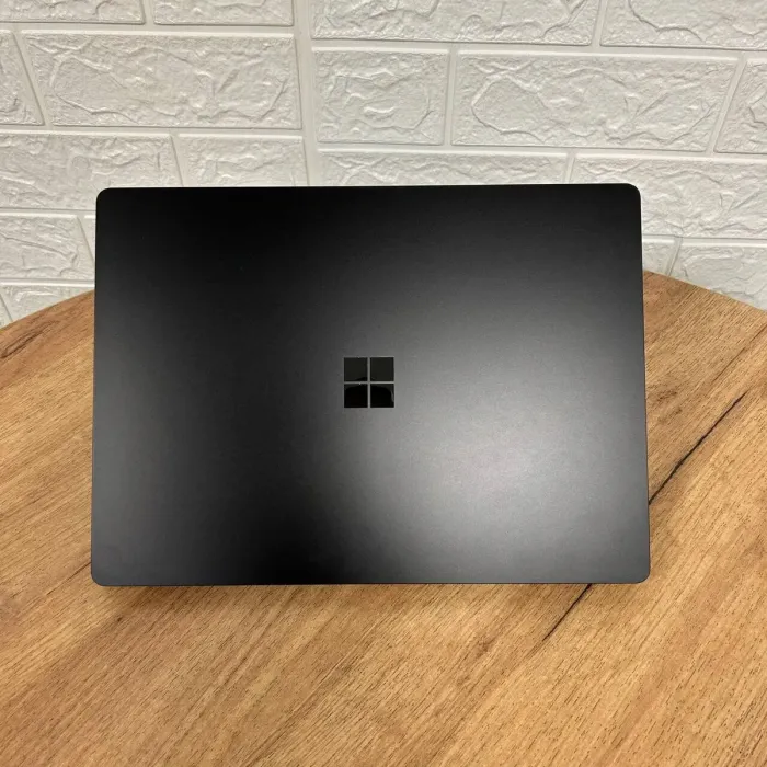 Ультрабук Microsoft Surface Laptop 5 / 13.5" (2256x1504) IPS Touch / Intel Core i7-1265U (10 (12) ядер по 3.6 - 4.8 GHz) / 16 GB DDR4 / 256 GB SSD NVMe / Intel Iris Xe Graphics / WebCam б/в - зображення 3