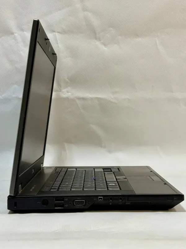 Ноутбук Б-клас Dell Latitude E5510 / 15.6" (1366x768) TN / Intel Core i5-560M (2 (4) ядра по 2.66 - 3.2 GHz) / 8 GB DDR3 / 120 GB SSD / Intel HD Graphics / WebCam / DVD-ROM / Не працює АКБ б/у - зображення 4