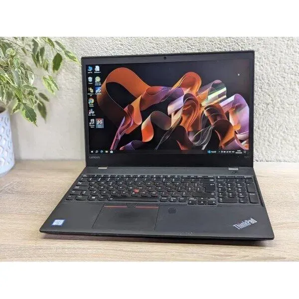 Ноутбук Б-клас Lenovo ThinkPad T570 / 15.6" (1920x1080) TN / Intel Core i5-7300U (2 (4) ядра по 2.6 - 3.5 GHz) / 8 GB DDR4 / 256 GB SSD / Intel HD Graphics 620 / WebCam б/в - зображення 2